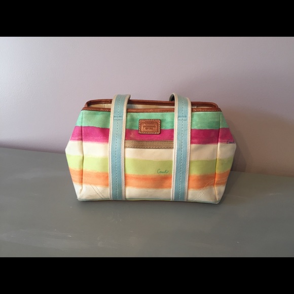Coach Handbags - Coach Hamptons small tote